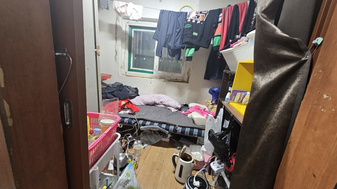 지난 1일 찾아간 서울 영등포구 쪽방촌의 1평 남짓한 공간. 정목희 기자