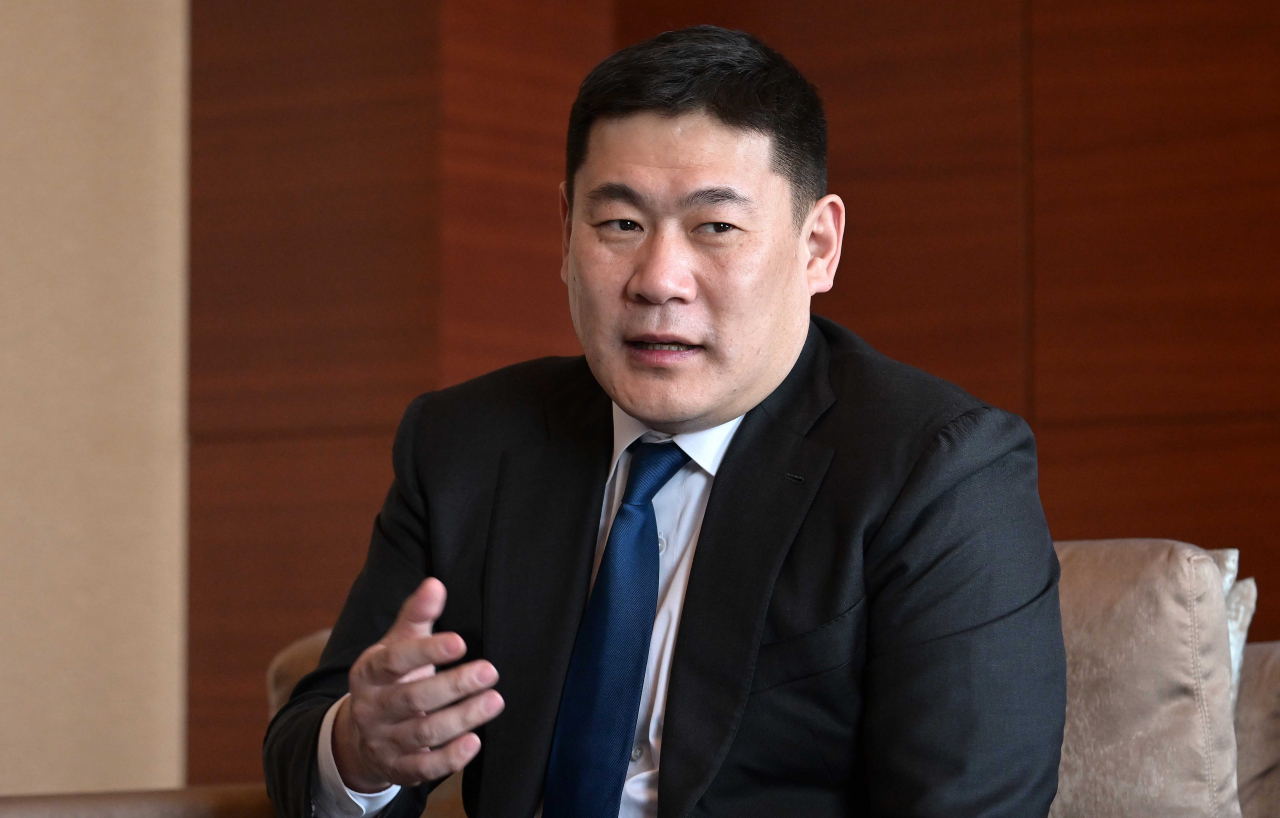 롭상남스라이 어용에르덴 몽골 총리가 지난 2월 17일 오전 서울 중구 롯데호텔에서 코리아헤럴드와 인터뷰를 하고 있다. 이상섭 기자