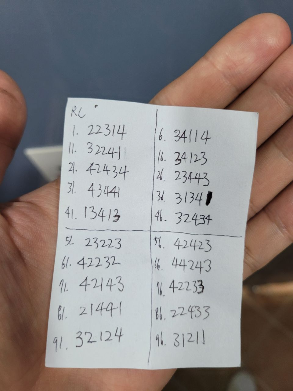 텔레그램으로 전송된 답안이 기재된 쪽지. [서울경찰청 제공]