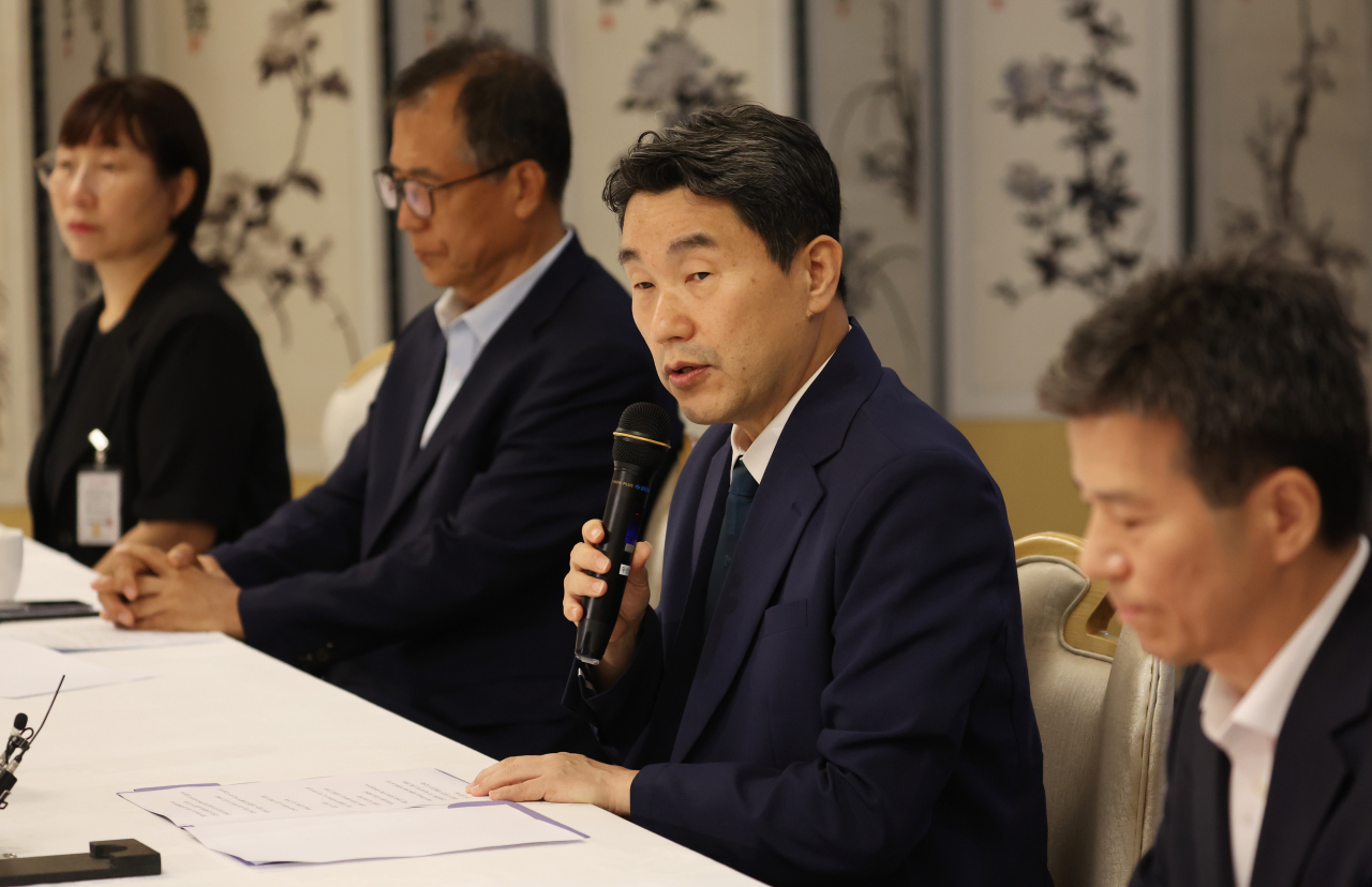 3일 정부서울청사에서 열린 교권 회복 및 보호를 위한 교육부-학부모 간담회에서 이주호 사회부총리 겸 교육부 장관이 발언을 하고 있다. [연합]