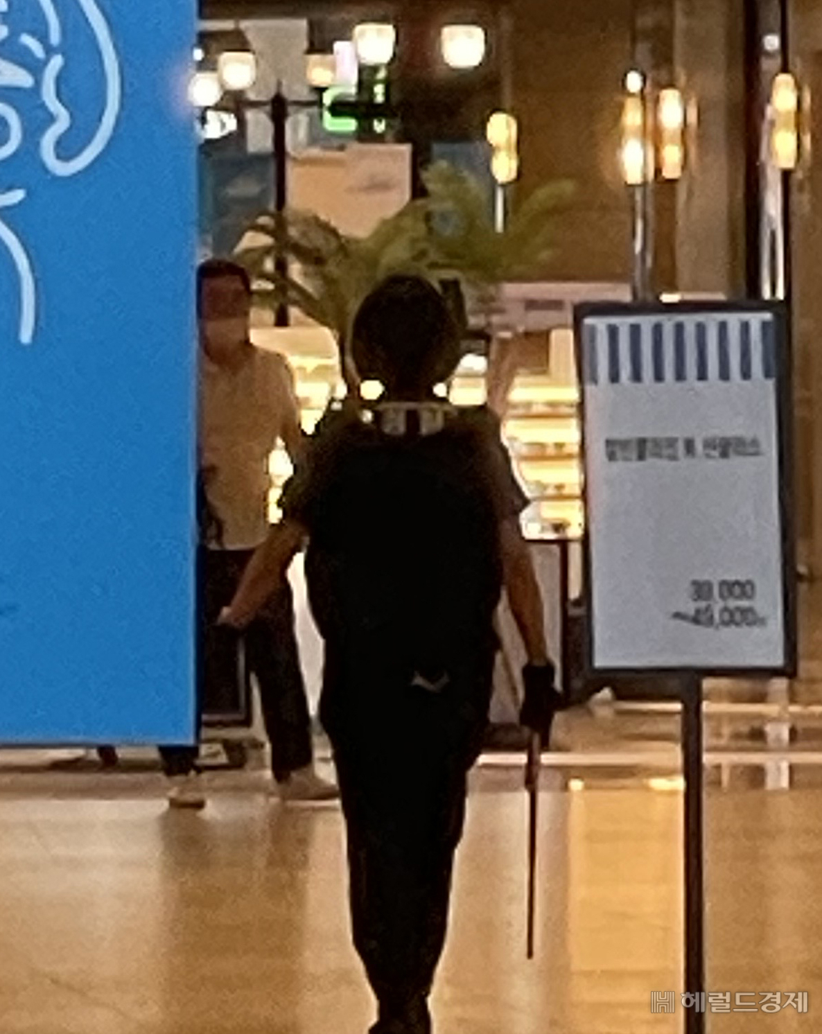 현장에 출동한 경찰은 사건 경위를 조사하고 있다. 이상섭 기자