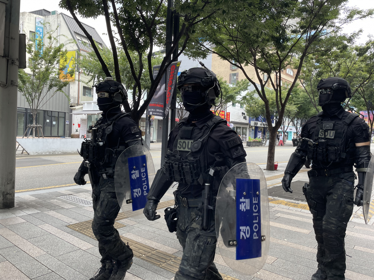 5일 대구 중앙로에서 경찰특공대가 흉기 난동 치안 불안을 해소하기 위해 특별 순찰 활동을 실시하고 있다. [연합뉴스]
