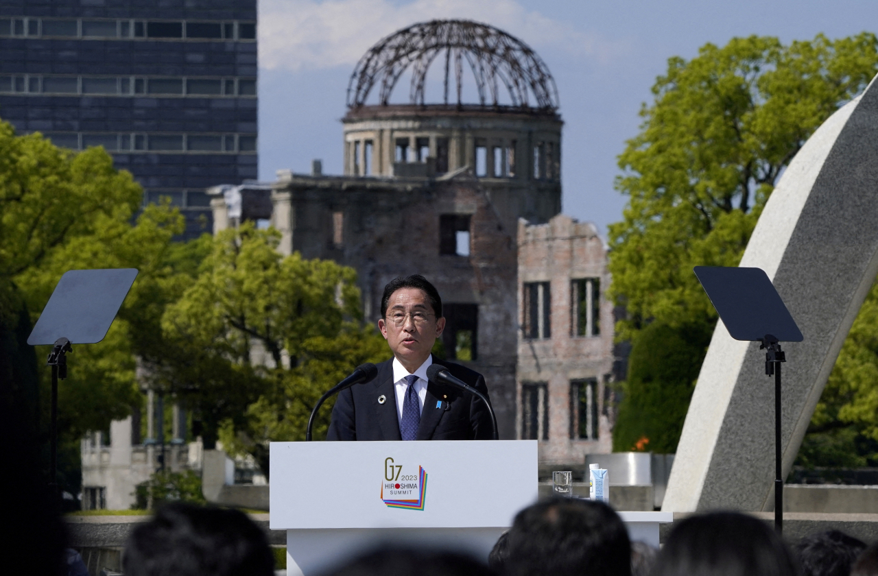 일본 기시다 후미오 총리가 6일 원폭 투하 78주년을 맞아 히로시마 평화기념공원에서 열린 원폭 전몰자 위령식·평화기원식에서 연설하고 있다. [로이터]