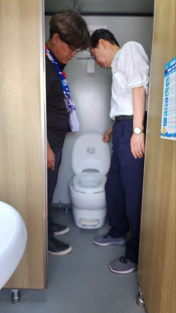 한덕수 국무총리가 6일 오후 전북 부안군 새만금 세계스카우트잼버리 현장을 찾아 대응 상황을 점검하고 있다. 연합뉴스