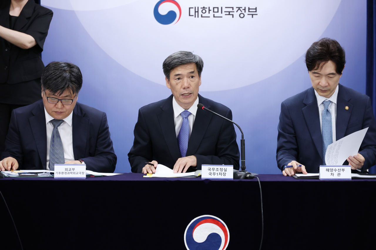 박구연(가운데) 국무조정실 1차장이 7일 정부서울청사에서 열린 후쿠시마 원전 오염수 방류 관련 일일 브리핑에 참석해 언론 보도에 대한 정부의 입장을 설명하고 있다. [연합]
