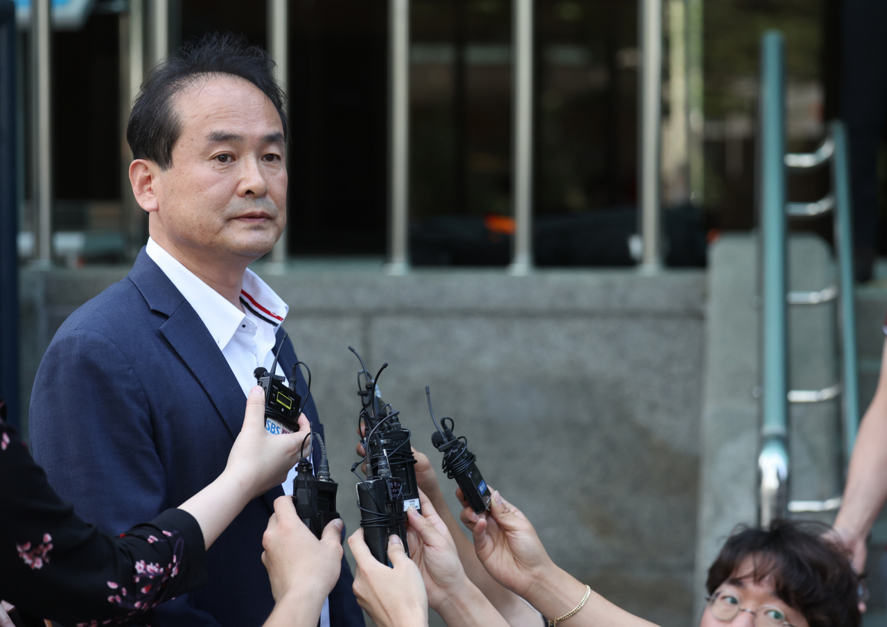 홍준표 LH 법무단장이 지난 4일 서대문구 경찰청에 공공아파트 단지 지하주차장의 철근 누락 사태와 관련된 업체들을 수사의뢰한 뒤 내용을 설명하고 있다. [연합]