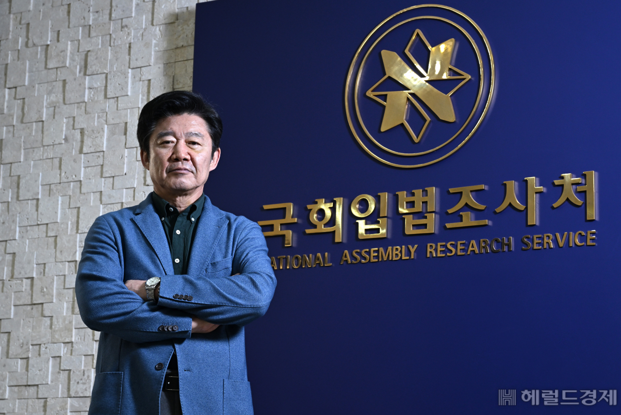 박상철 국회 입법조사처장이 4일 서울 여의도 국회입법조사처 집무실에서 헤럴드경제와 인터뷰를 갖고 있다. 임세준 기자