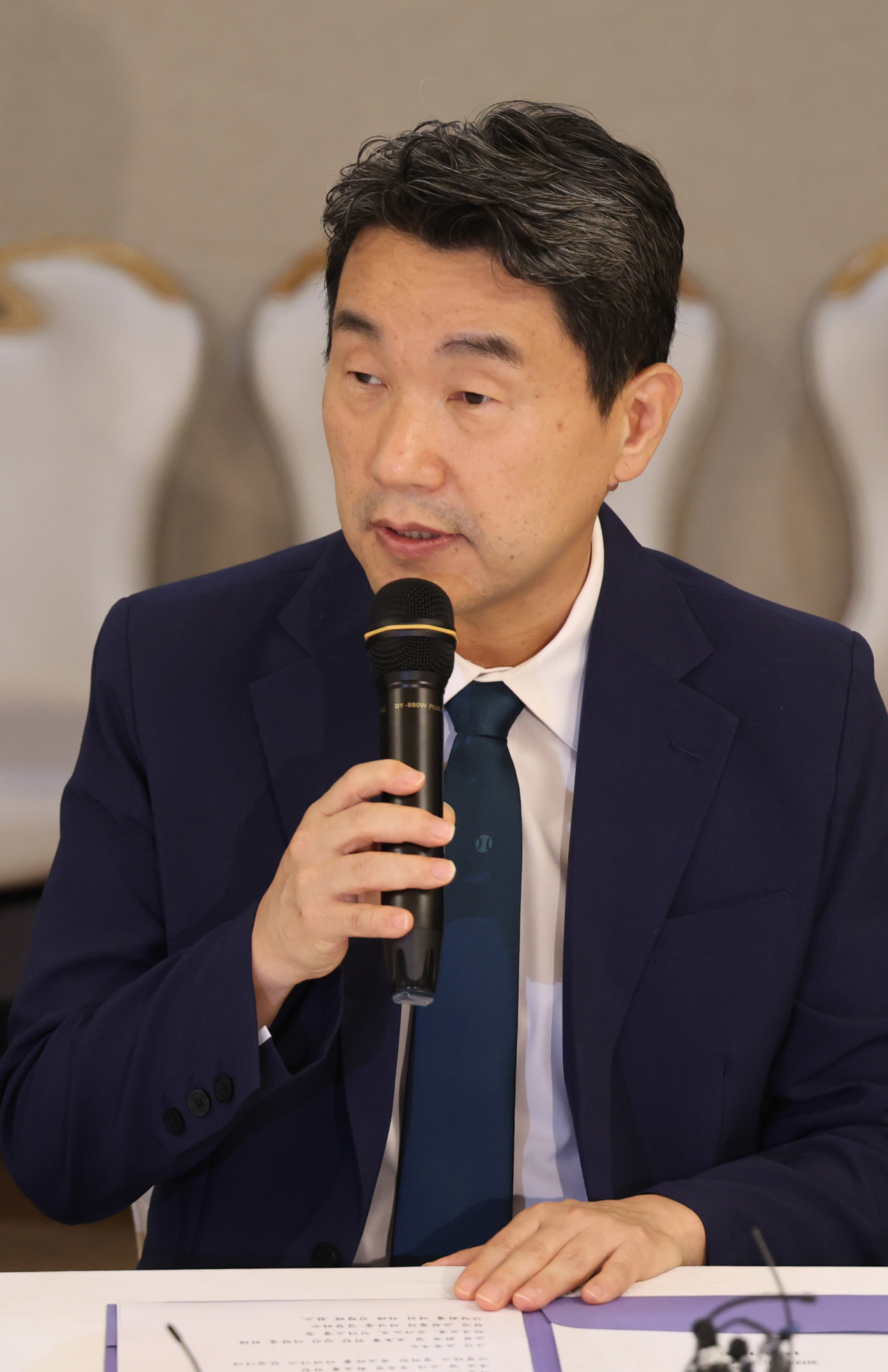 3일 정부서울청사에서 열린 교권 회복 및 보호를 위한 교육부-학부모 간담회에서 이주호 사회부총리 겸 교육부 장관이 발언을 하고 있다. 연합뉴스