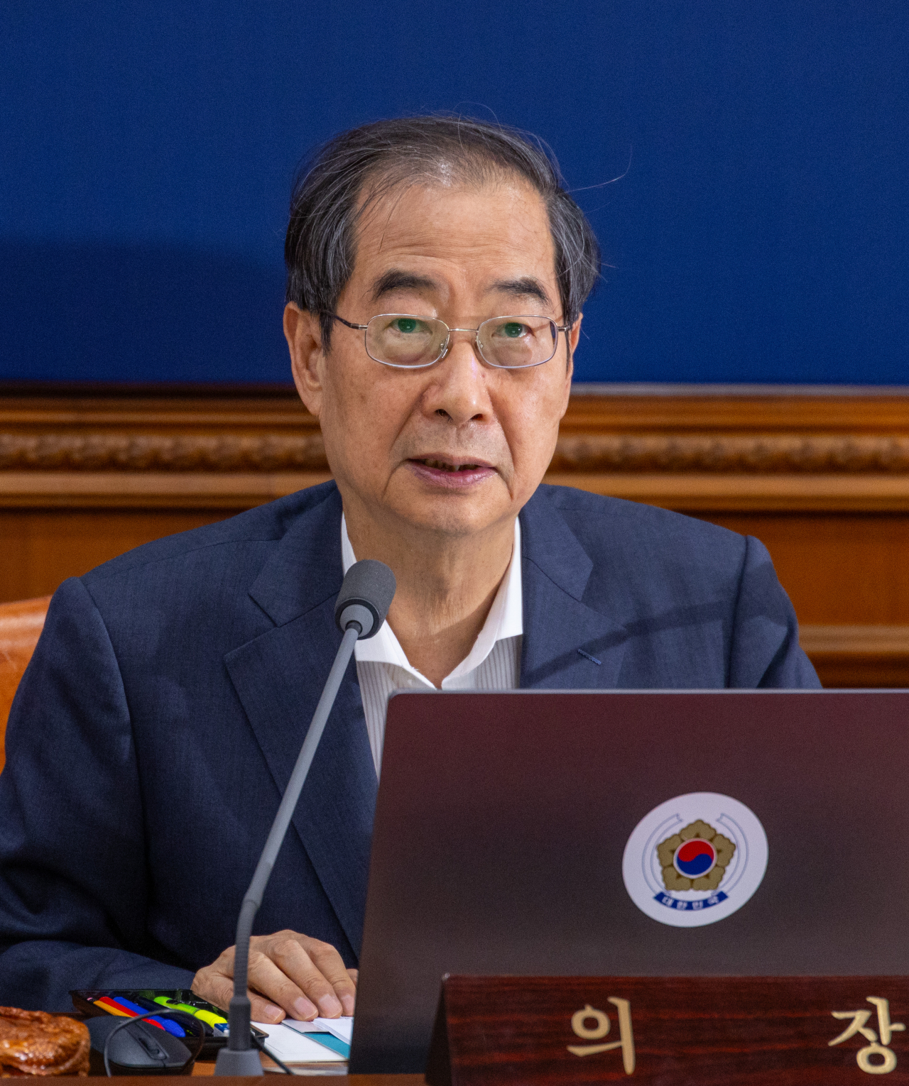 한덕수 국무총리가 8일 오전 서울 종로구 정부서울청사에서 열린 국무회의에 참석해 태풍 6호 카눈 대비와 세계 잼버리 관련 발언을 하고 있다. [연합]