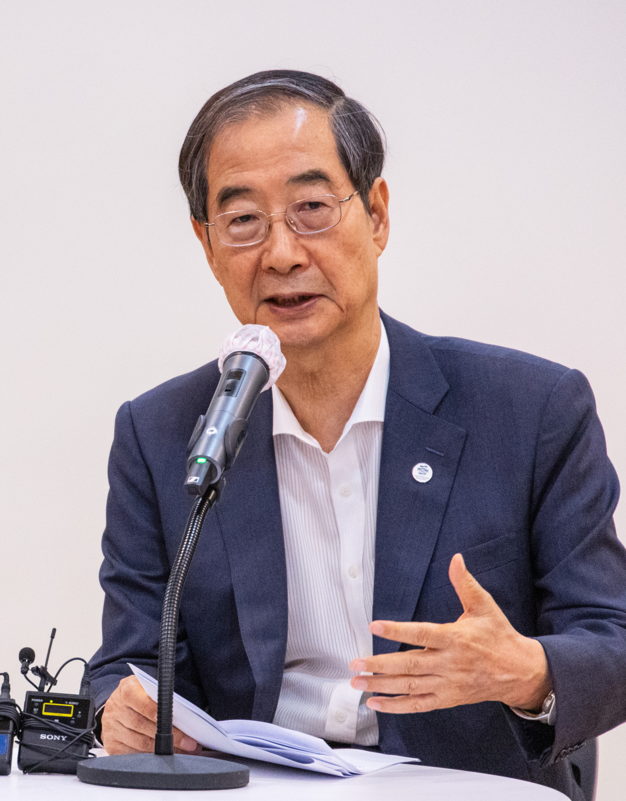 한덕수 국무총리가 8일 오전 서울 종로구 정부서울청사 별관에서 열린 기자 간담회에 참석해 현안 관련 발언을 하고 있다. [연합]