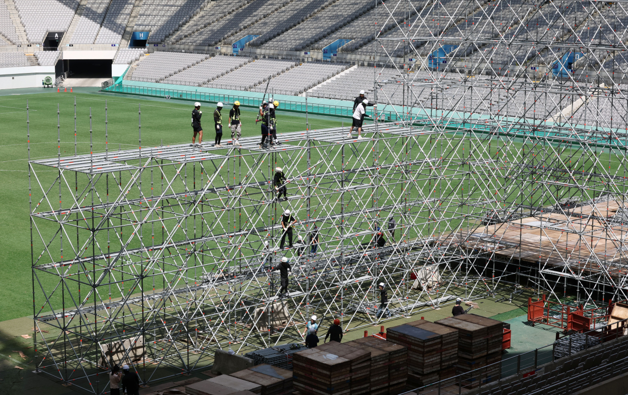 The stage for the 25th World Scout Jamboree’s K-pop concert is being set up at Seoul World Cup Stadium in Sangam-dong, Mapo-gu, Seoul, Tuesday. (Yonhap)