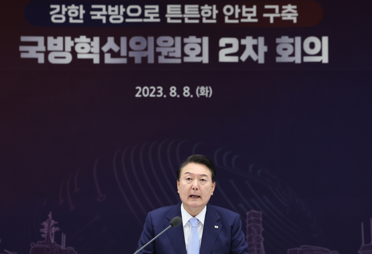 윤석열 대통령이 8일 서울 용산 대통령실 청사에서 국방혁신위원회 2차 회의를 주재하고 있다. [연합]