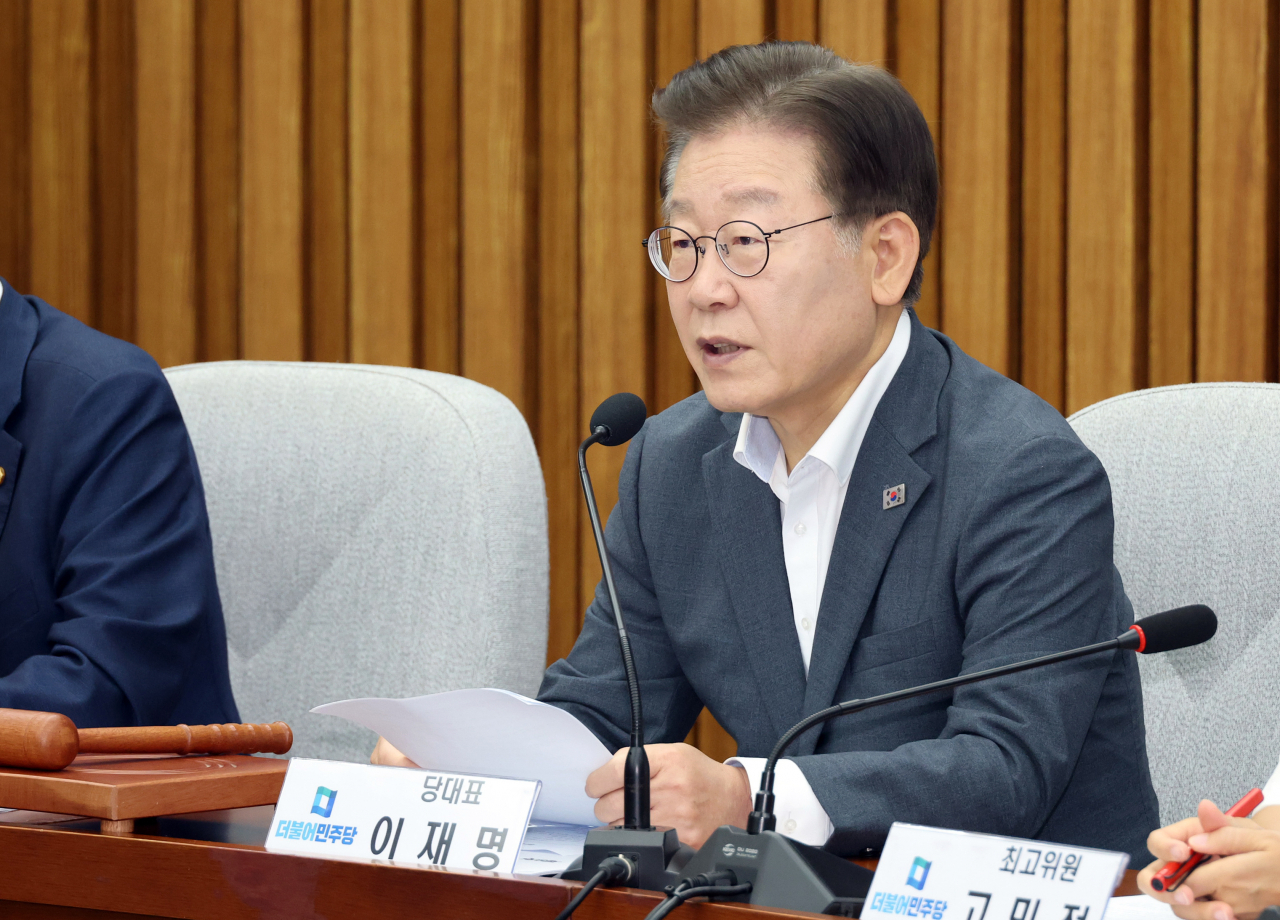 이재명 더불어민주당 대표가 9일 국회에서 확대간부회의를 하고 있다. [연합]