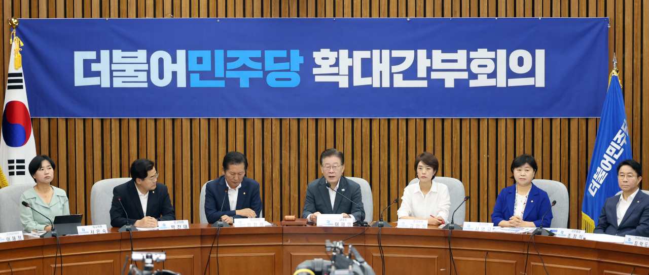 이재명 더불어민주당 대표가 9일 국회에서 확대간부회의를 하고 있다. 연합뉴스