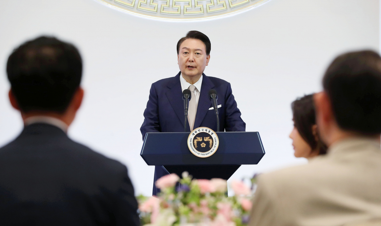 윤석열 대통령이 9일 청와대 영빈관에서 열린 독립유공자 및 유족 초청 오찬에서 환영사를 하고 있다. [연합]