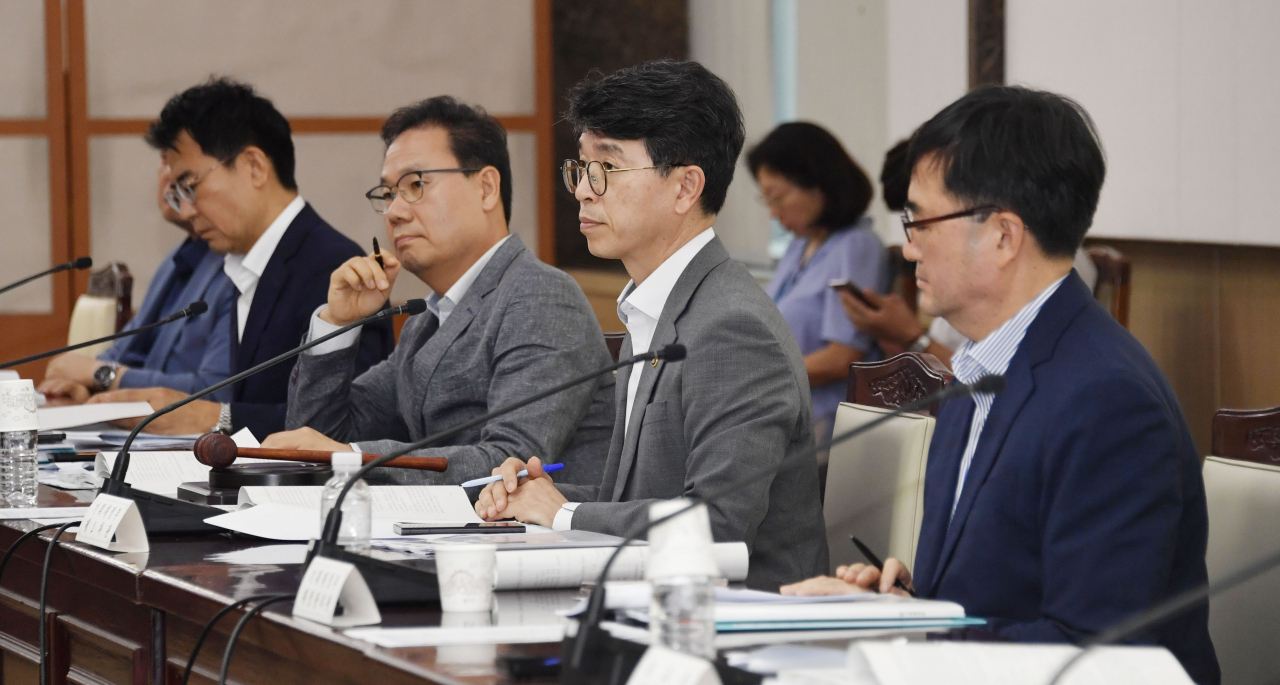 김완섭 기획재정부 제2차관이 9일 오전 서울 종로구 정부서울청사에서 열린 '부담금운용심의위원회'를 주재, 모두발언을 하고 있다.[기획재정부 제공]