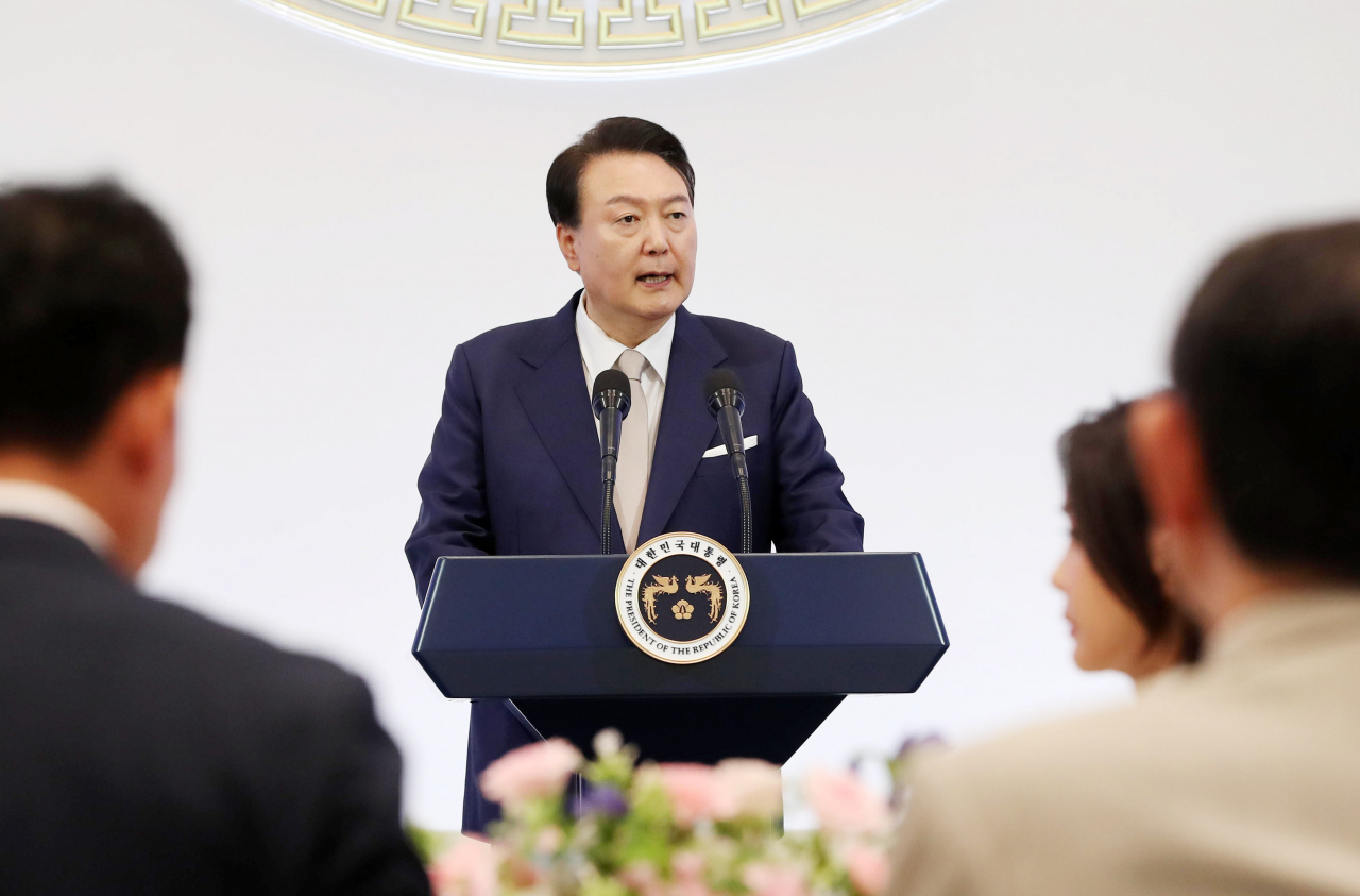 윤석열 대통령이 9일 청와대 영빈관에서 열린 독립유공자 및 유족 초청 오찬에서 환영사를 하고 있다. [연합]