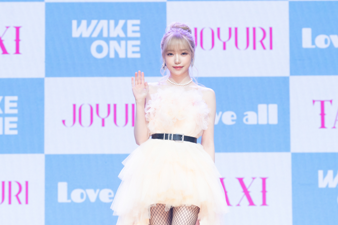 Singer Jo Yuri poses for picture during a press conference for her second EP, "Love All," held in Seoul on Wednesday. (WakeOne)