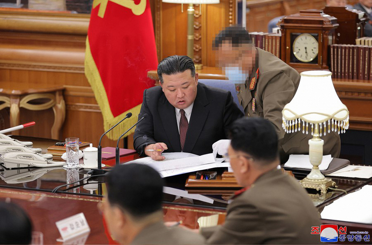 김정은 북한 국무위원장이 지난 9일 당중앙위원회 본부청사에서 진행된 북한 노동당 중앙군사위원회 제8기 제7차 확대회의에 참석했다.[연합]