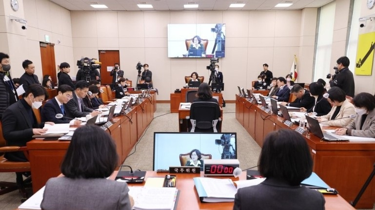 국회 여성가족위원회 전체회의