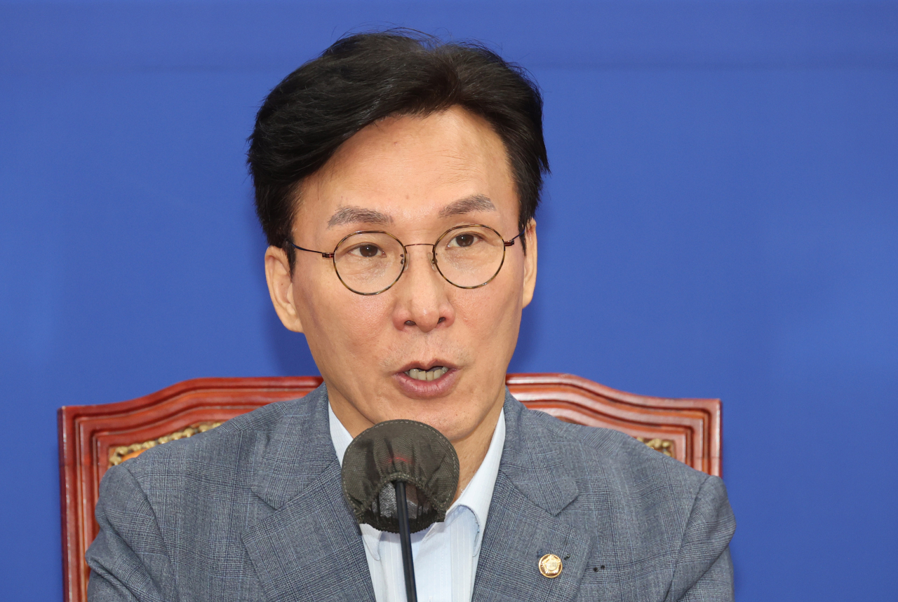 김민석 더불어민주당 정책위의장이 10일 오전 서울 여의도 국회에서 열린 정책조정회의에서 발언하고 있다. [연합]