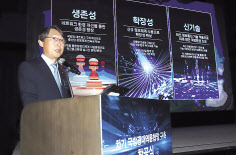 신수정 KT Enterprise부문장이 착공식 행사에서 기념사를 하고 있다. [KT 제공]