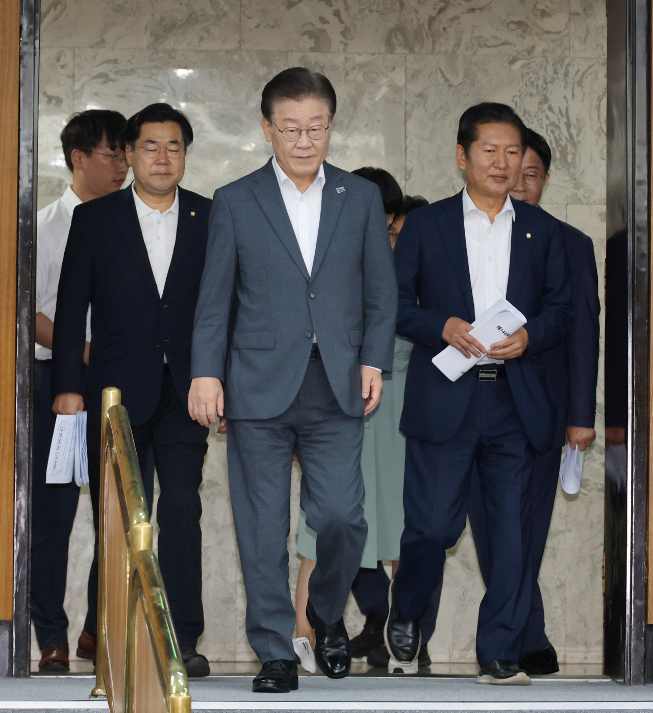 이재명 더불어민주당 대표가 9일 국회에서 열린 원전오염수 해양투기 저지 UN인권이사회 진정서 서명식에 참석하고 있다. [연합]