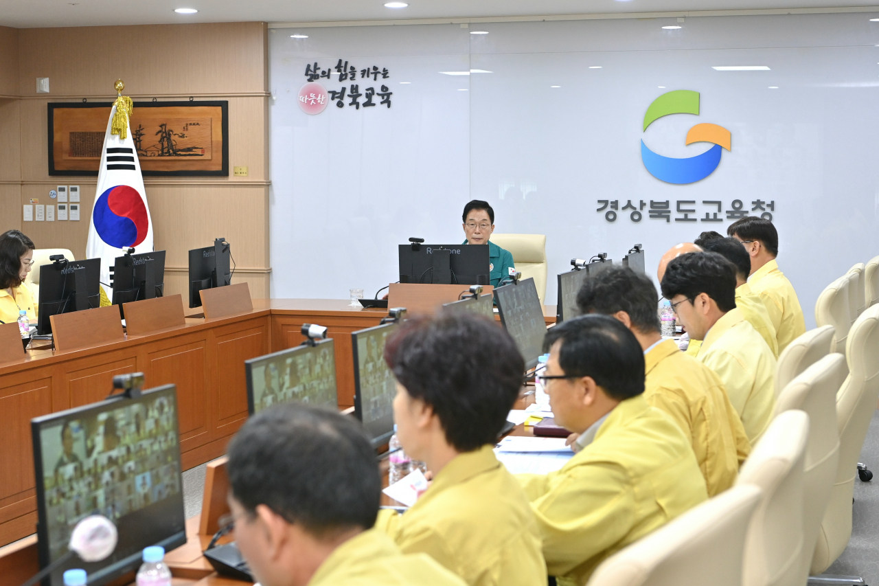경북교육청이 9일 제6호 태풍‘카눈’북상 대비 비상대책 회의 개최했다.[경북도교육청 제공]