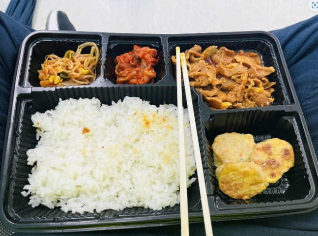 잼버리 동원 전북도 공무원들에게 지급된 도시락. [온라인 커뮤니티]