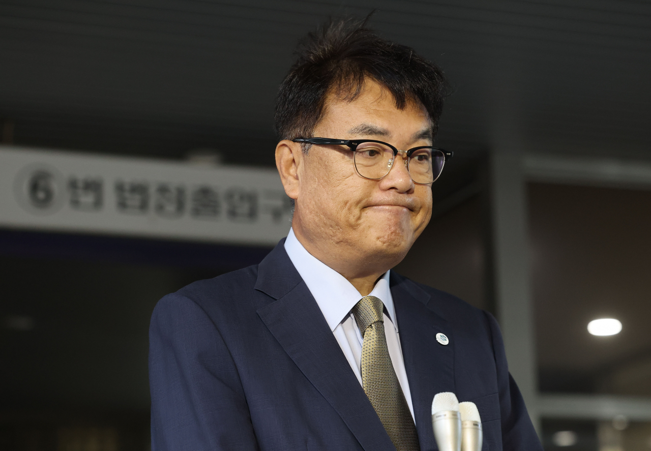 고 노무현 전 대통령의 명예를 훼손한 혐의로 재판에 넘겨진 정진석 국민의힘 의원이 10일 오후 서울 서초구 서울중앙지방법원에서 열린 1심 선고 공판에서 징역 6개월을 선고받은 뒤 발언하고 있다. [연합]