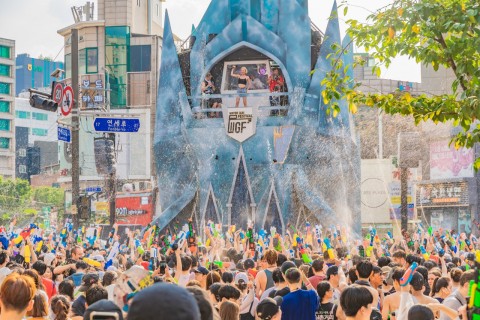 Water gun festival, aquarium-style and handicraft cafes