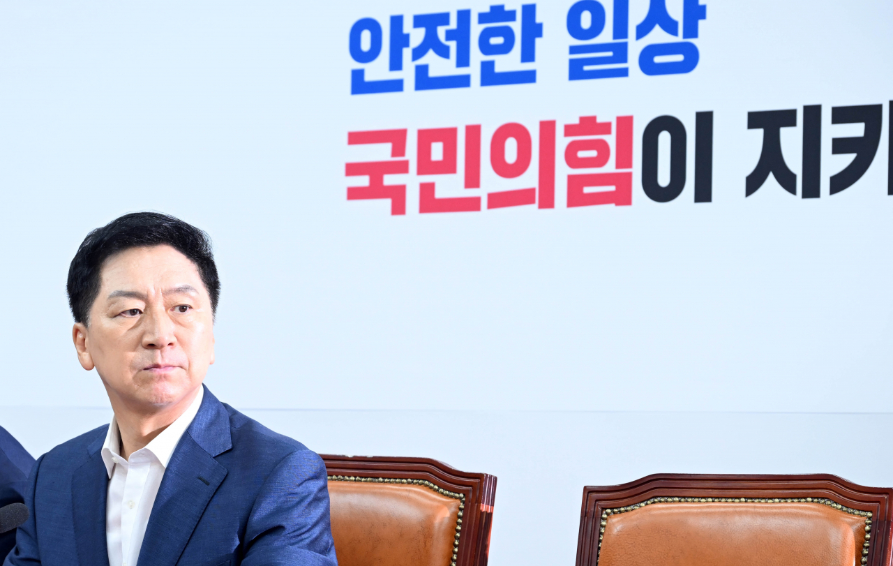 김기현 국민의힘 대표가 7일 오전 서울 여의도 국회에서 열린 최고위원회의에 참석하고 있다. 이상섭 기자