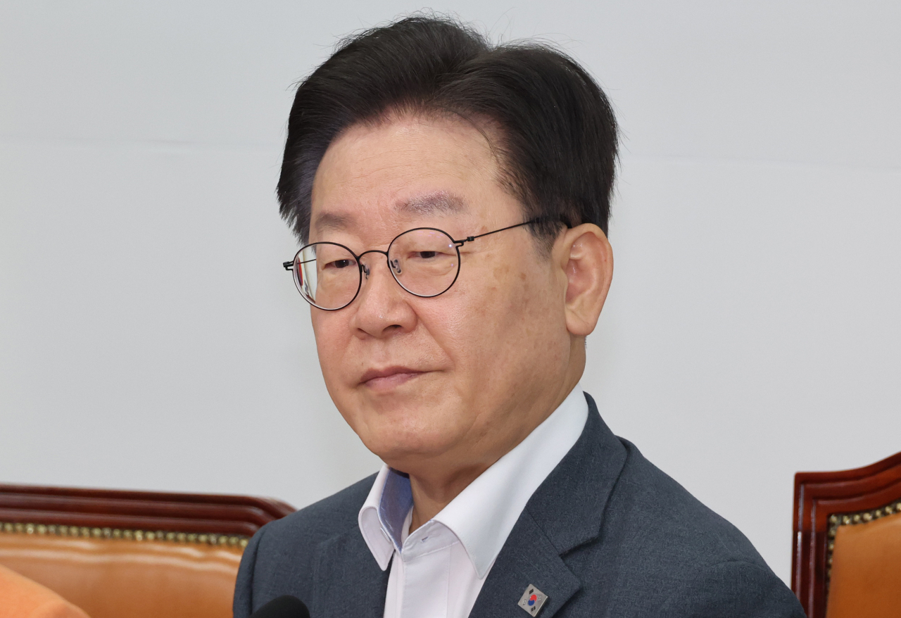 더불어민주당 이재명 대표가 10일 국회 당 사무실에서 민생연석회의를 하고 있다. [연합]