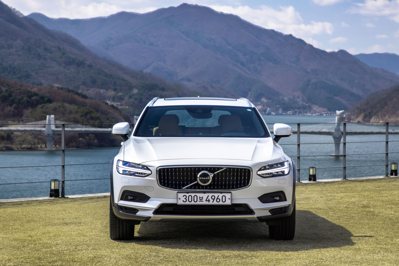 볼보 V90 크로스컨트리 전면. [볼보 코리아 제공]