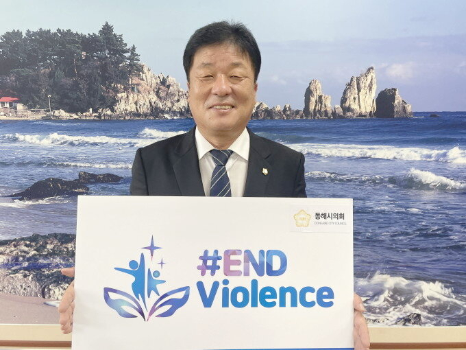 이동호 동해시의회 의장. 태풍 피해 구호에 몰두하느라 서울 시상식에 참석하지 못했다.