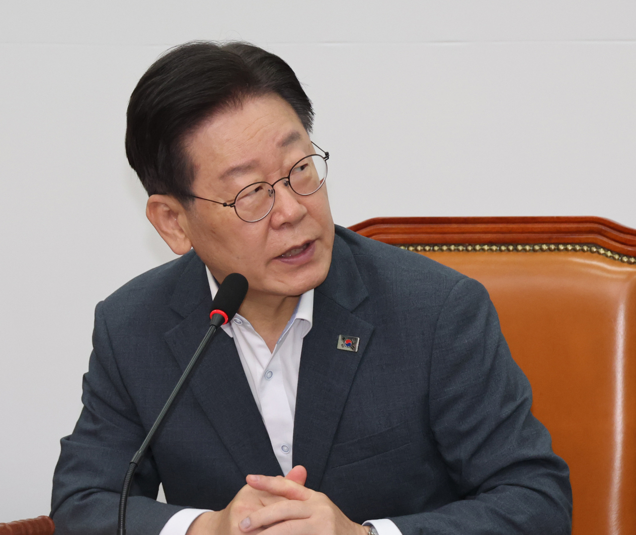 이재명 더불어민주당 대표가 11일 국회에서 최고위원회의를 하는 모습. [연합]