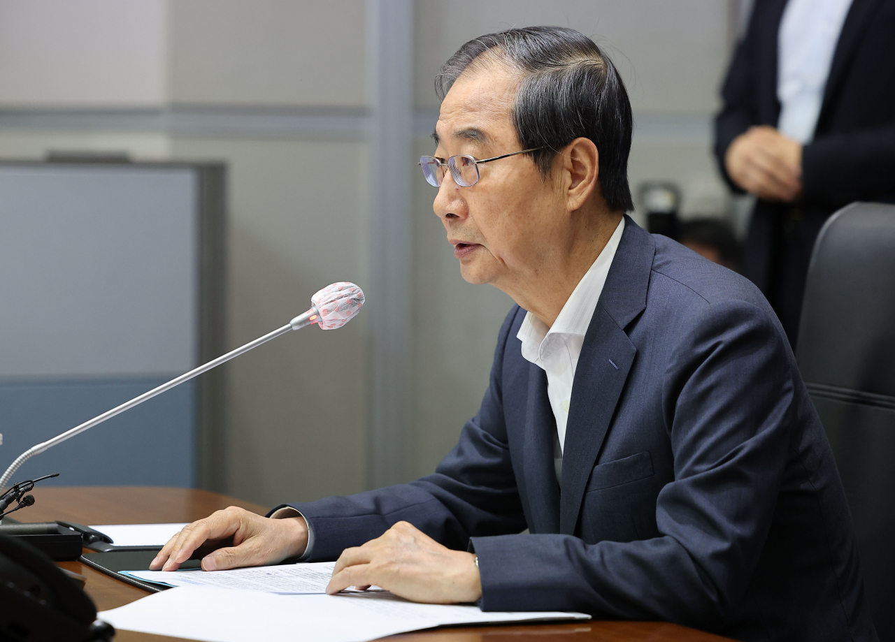 한덕수 국무총리가 12일 오전 정부서울청사에서 열린 새만금 잼버리 비상대책반 회의에 참석해 인사말을 하고 있다. [연합]