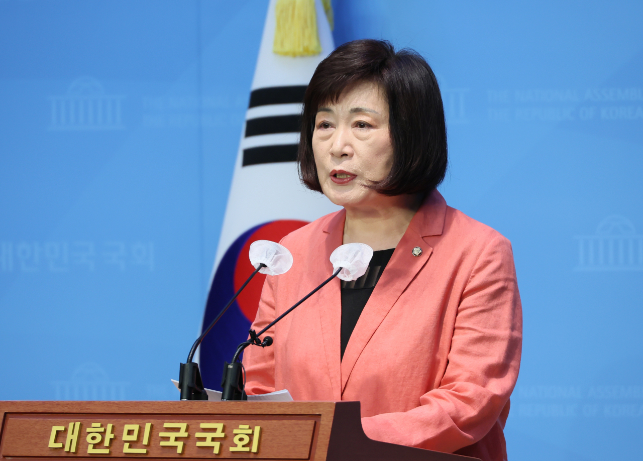 국회 여성가족위 국민의힘 간사인 정경희 의원이 13일 국회 소통관에서 잼버리 대회 준비 부실과 관련해 기자회견을 하고 있다.[연합]
