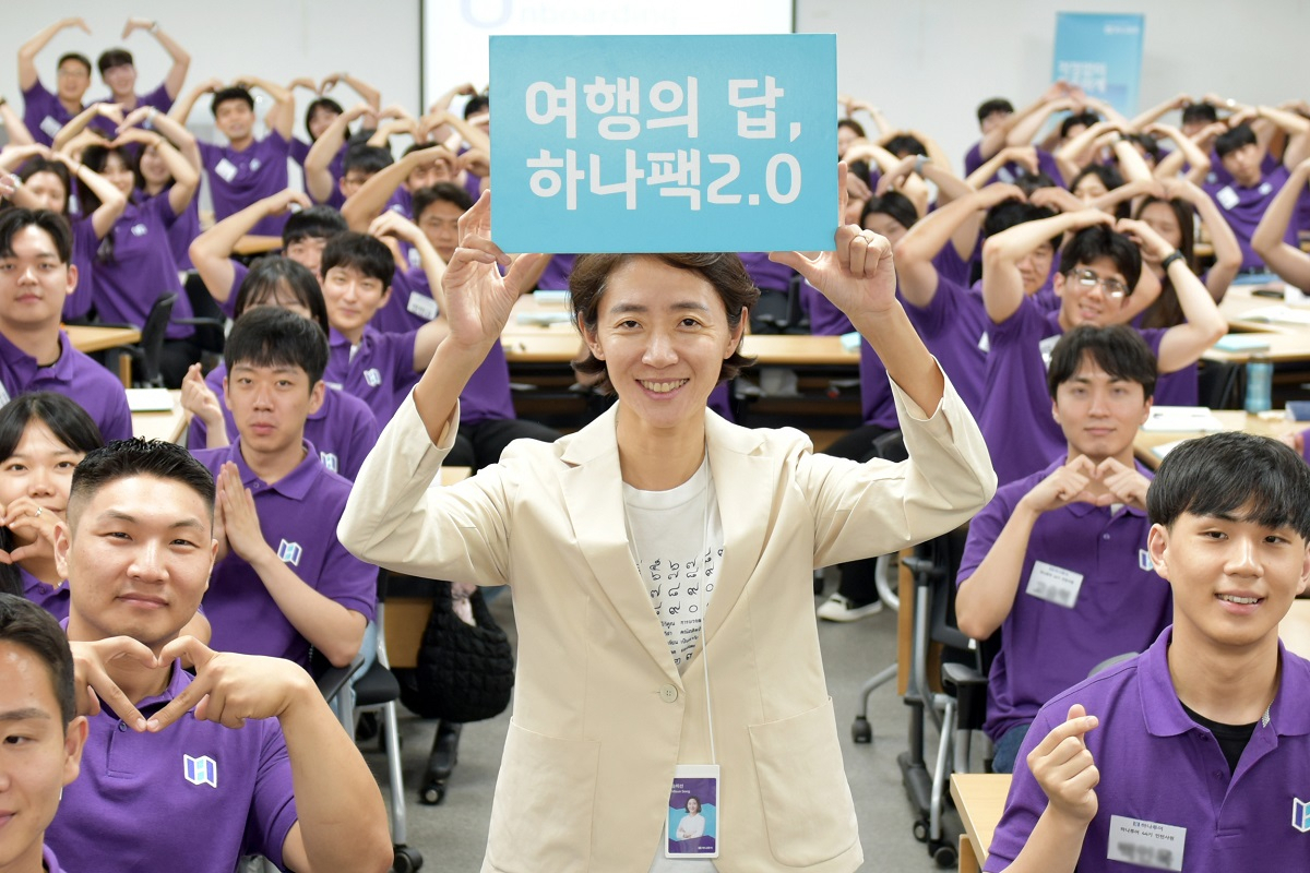 하나투어 대표와 인턴사원들