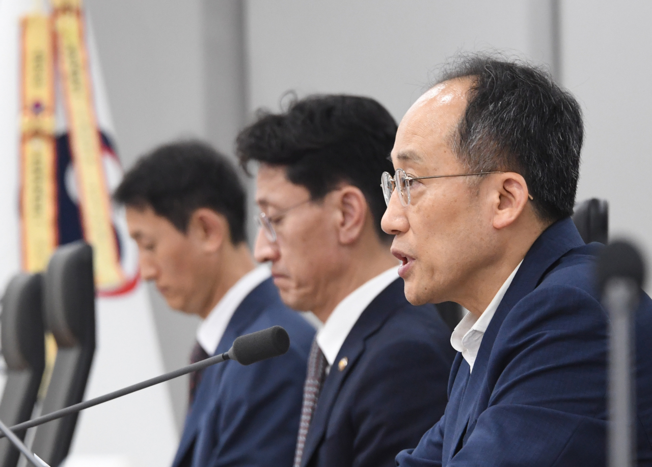 추경호 경제부총리 겸 기획재정부 장관이 14일 오후 정부세종청사에서 열린 '제25차 국유재산심의위원회'를 주재, 모두발언을 하고 있다.[기획재정부 제공]