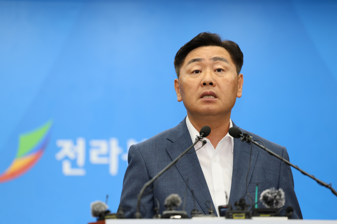 김관영 전북도지사가 14일 전북도청 브리핑룸에서 열린 2023 새만금 세계스카우트잼버리 파행과 관련한 기자회견에서 발언하고 있다. [연합]