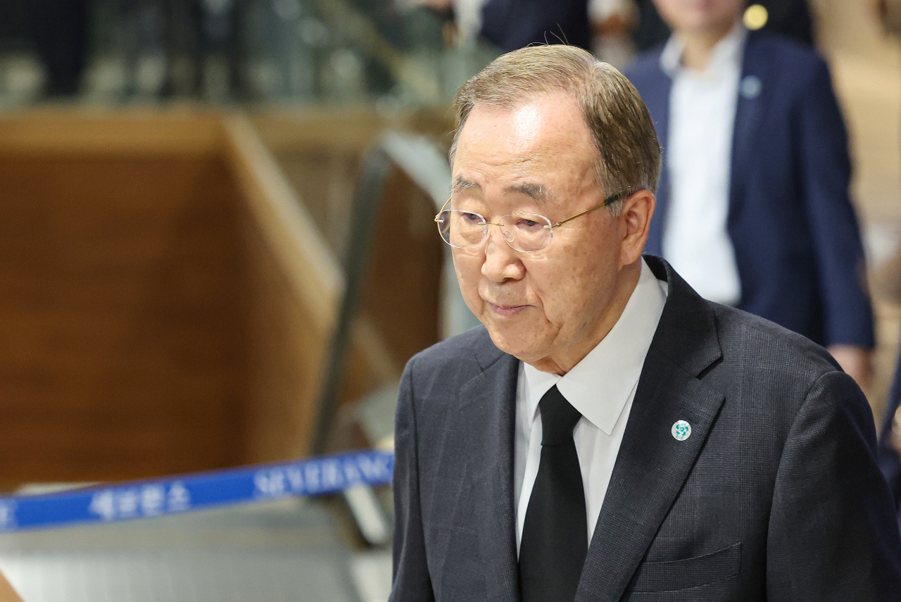 반기문 전 유엔사무총장이 15일 오후 서울 서대문구 신촌세브란스병원 장례식장에 마련된 윤석열 대통령의 부친 윤기중 연세대 명예교수의 빈소에서 조문을 마친 뒤 이동하고 있다. [연합]