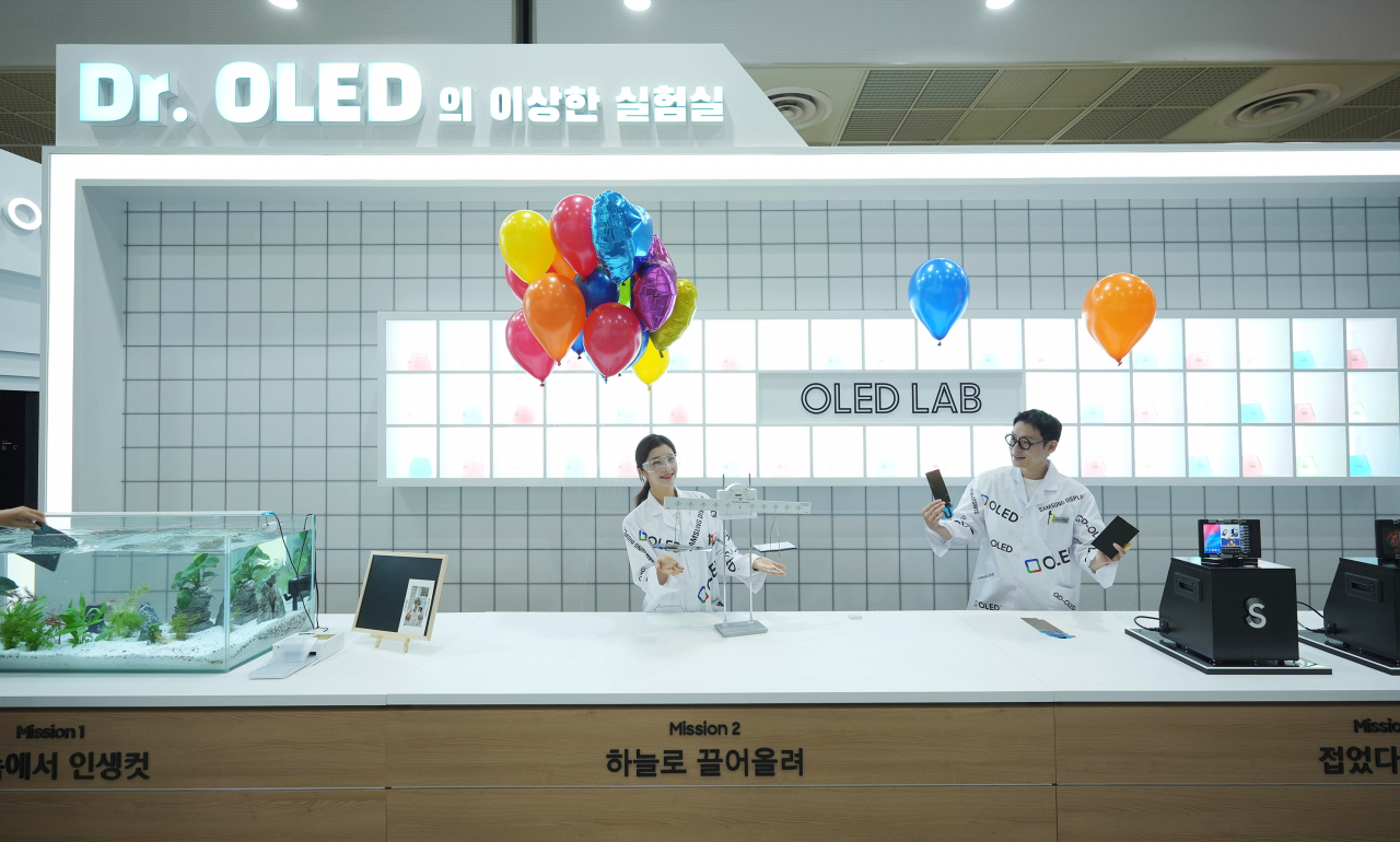 ‘K-Display 2023’에 참가한 삼성디스플레이 부스 내 체험형 전시 존 ‘닥터OLED의 이상한 실험실’ [삼성디스플레이 제공]