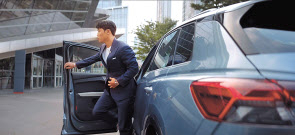 ‘아우디 Q4 e-트론’ 브랜드 캠페인 영상 캡처 [아우디 코리아 제공]