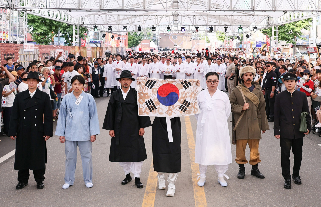 대전 0시 축제에서 개최된 광복절 퍼레이드