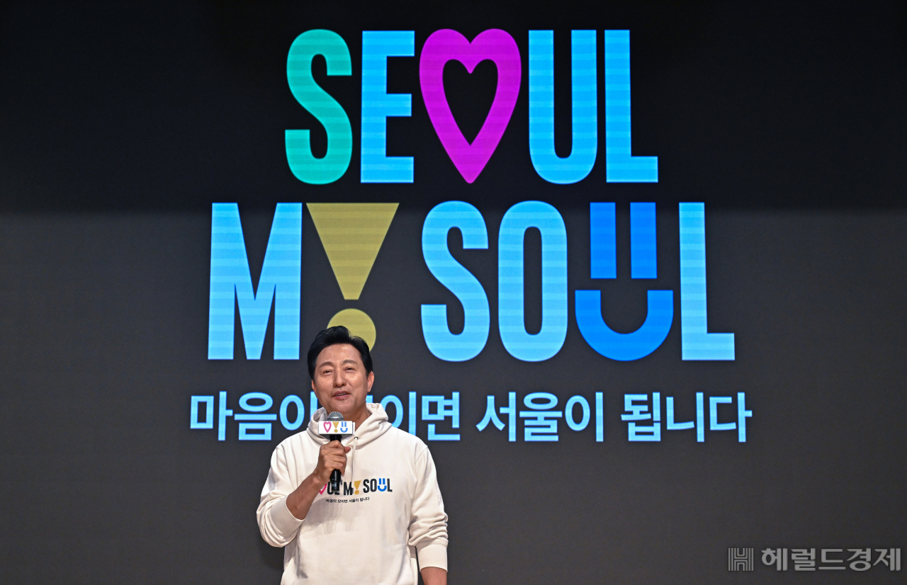 오세훈 서울시장이 16일 서울 중구 서울시청에서 열린 신규 도시브랜드 'Seoul, My Soul'(서울, 마이 소울) 공개행사에 참석해 발표하고 있다. 임세준 기자