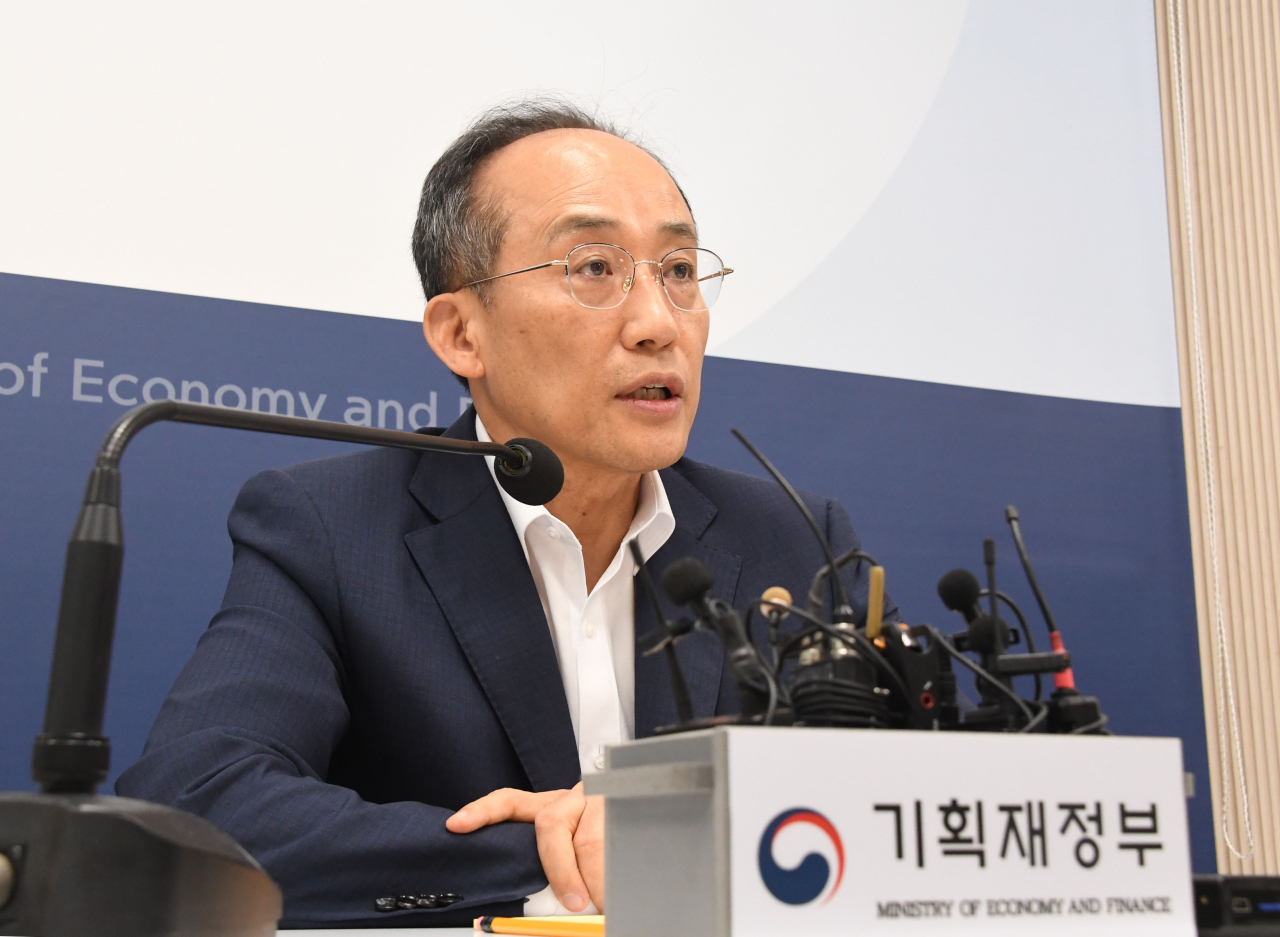 추경호 경제부총리 겸 기획재정부 장관이 16일 정부세종청사 중앙동 기획재정부 기자실에서 열린 출입기자간담회에서 기자질문에 답변하고 있다.[기획재정부 제공]