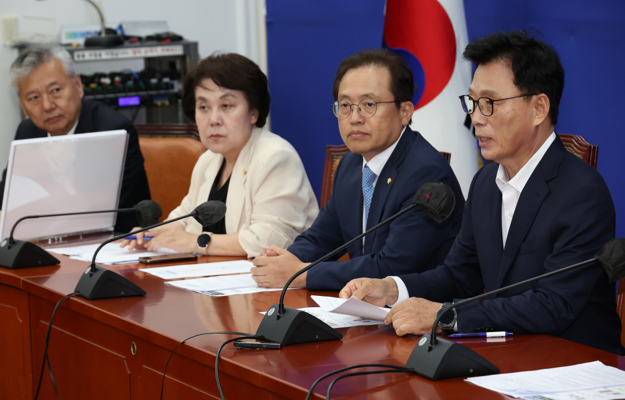 박광온 더불어민주당 원내대표가 17일 국회에서 열린 정책조정회의에서 발언을 하고 있다. [연합]