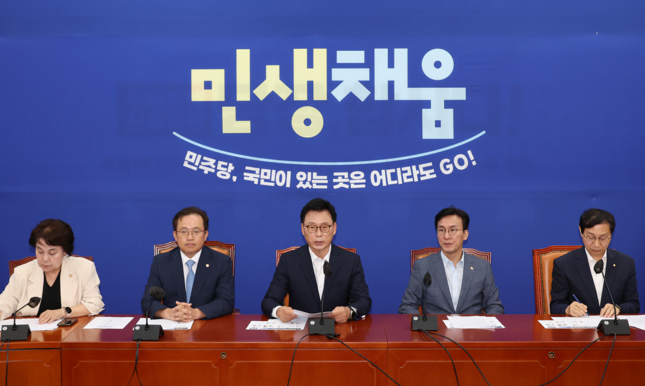 박광온 더불어민주당 원내대표가 17일 국회에서 열린 정책조정회의에서 발언을 하고 있다. [연합]