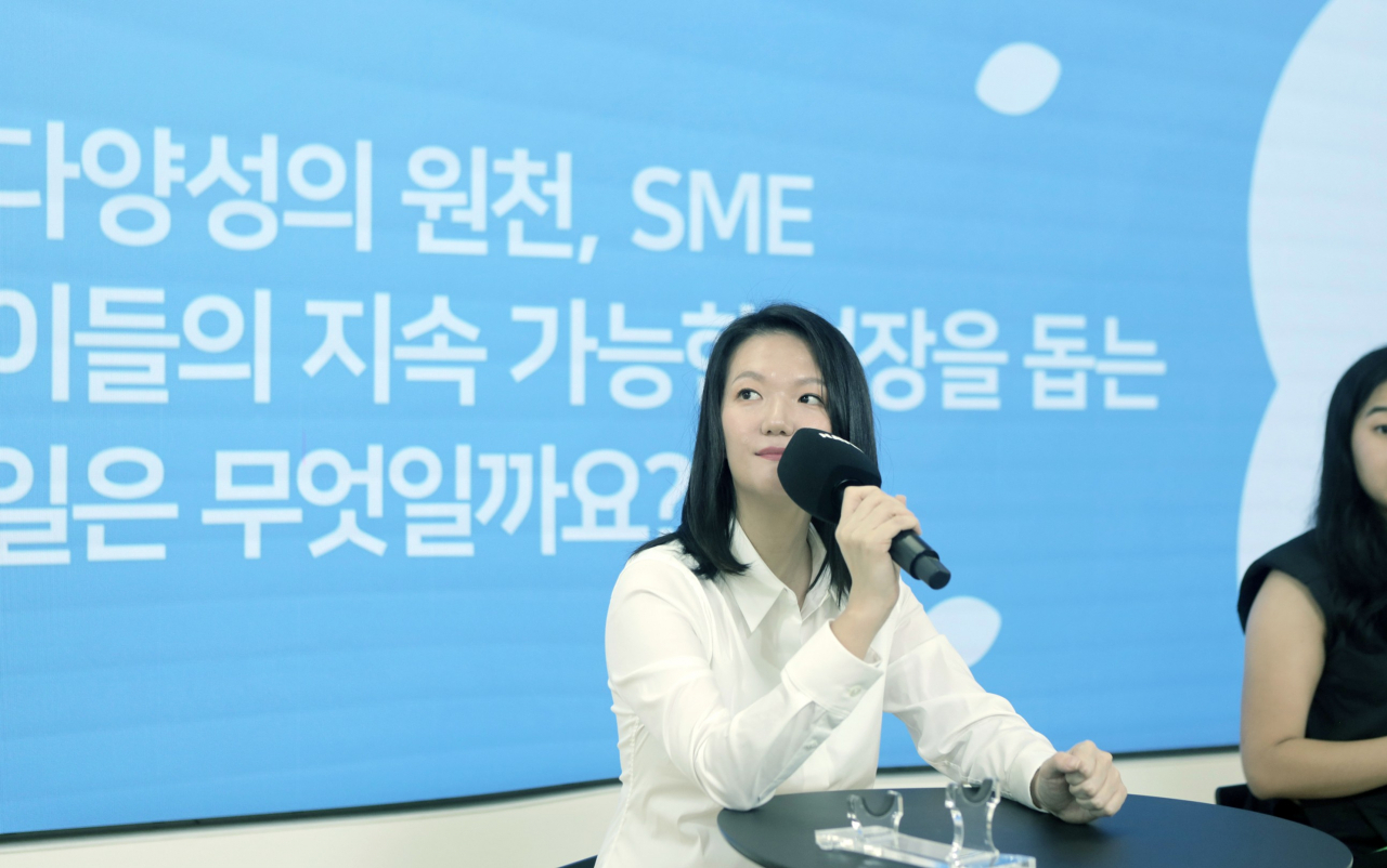 최수연 네이버 대표가 ‘프로젝트 꽃’ 임팩트 토론에 참석해 발표하고 있다. [네이버 제공]